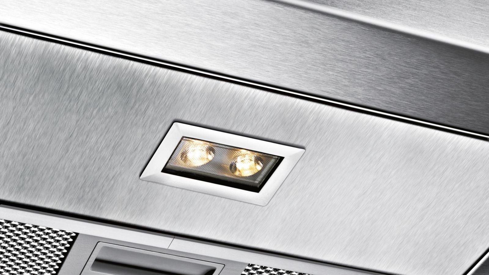 Hệ Thống chiếu sáng đèn LED Tiết kiệm tối đa điện năng Hệ thống chiếu sáng bằng Đèn LED Công nghệ tiết kiệm điện gồm một bộ 6 đèn LED với tuổi thọ kéo dài đến 40,000 giờ. Khi vận hành trên 2,7 giờ mỗi ngày và khoảng 40 năm hoạt động. Nhờ các cường độ ánh sáng của đèn LED nên đây là loại đèn tốt nhất trên thị trường hiện nay. Đặc biệt một số model hút mùi còn có chức năng điều chỉnh ánh sáng. Với máy hút mùi bosch nhà bếp sẽ trở thành nơi yêu thích nhất trong ngôi nhà của bạn.